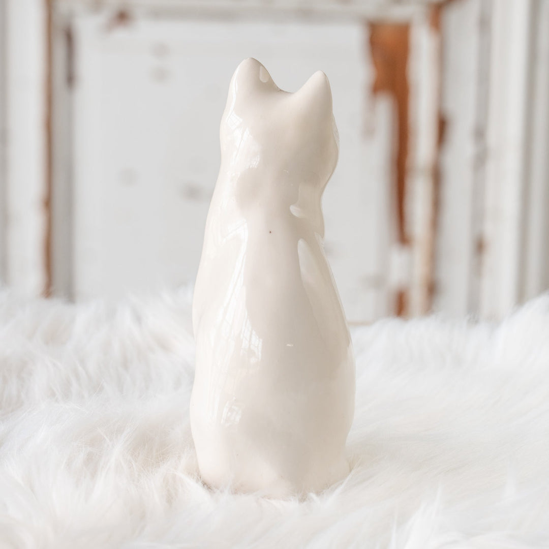 【Winstanley Cat ウィンスタンレイ キャット】◇両足をきゅっと揃えた上品な佇まい ブルーアイ Snowy スノーウィ /25F