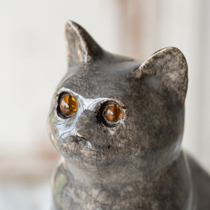 【Winstanley Cat ウィンスタンレイ キャット】◇ちょこんと座った姿が可愛らしい Solid grey グレー /25F