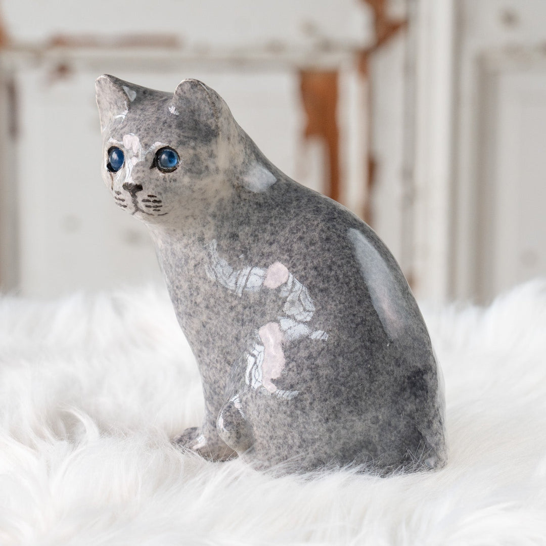 【Winstanley Cat ウィンスタンレイ キャット】◇座ってこちらを見つめる表情が愛らしい ブルーアイ Solid Blue ブルー