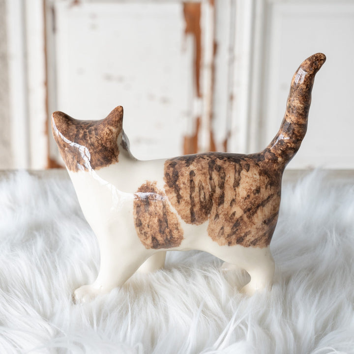 【Winstanley Cat ウィンスタンレイ キャット】◇しなやかに伸びたしっぽが特徴的 Brown tabby ブラウンタビー /25F