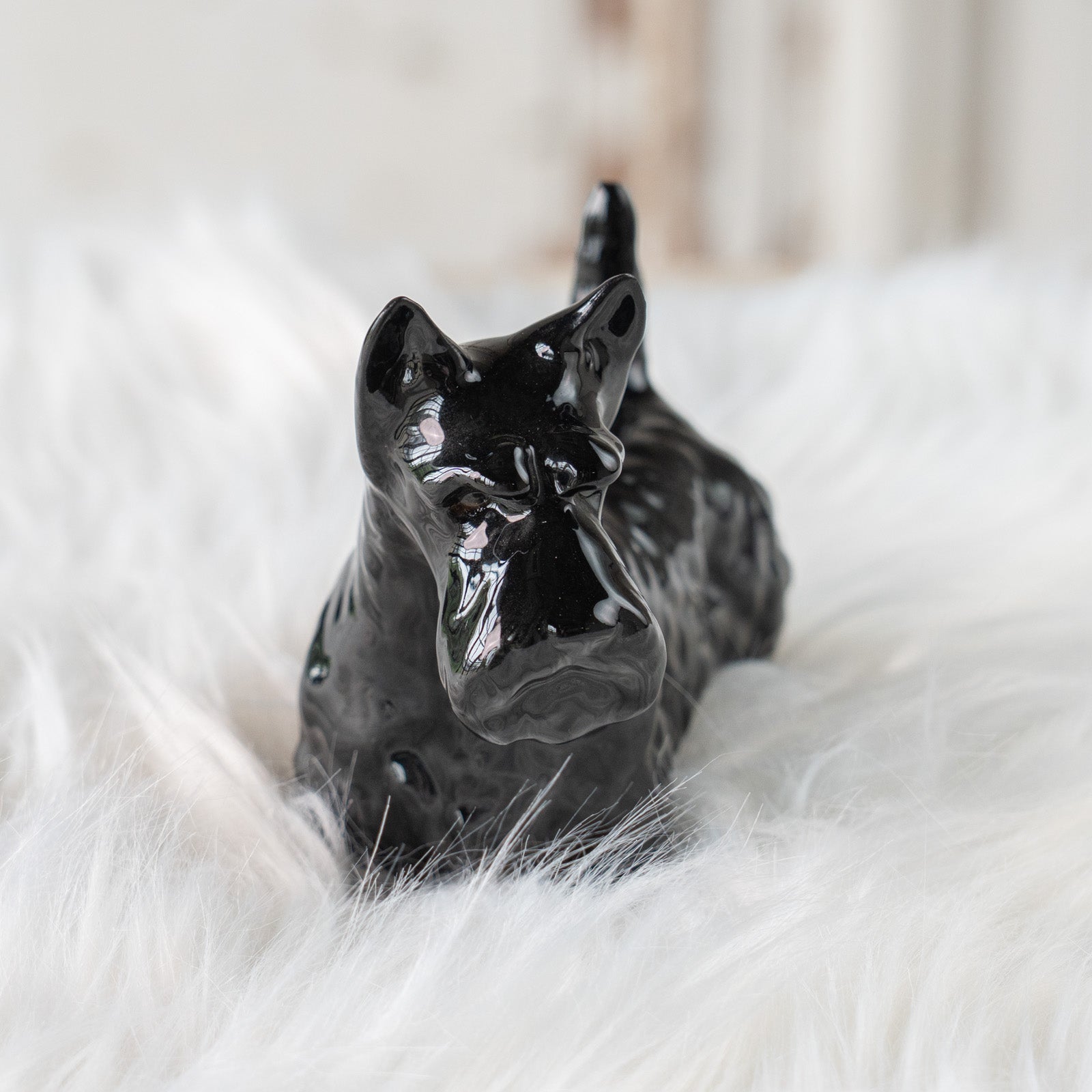 アンティーク　黒いスコティッシュテリア　フィギュリン BESWICK ベスウィック】ちょこんと伸びたしっぽが可愛らしい