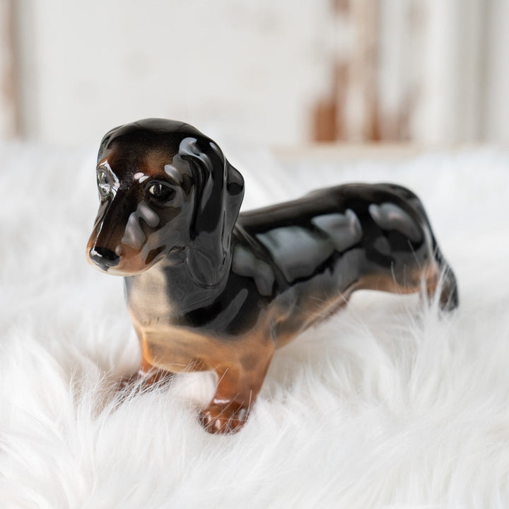 【BESWICK ベスウィック】艶やかな被毛が美しい ミニチュアダックスフンド ドッグフィギュリン /25F