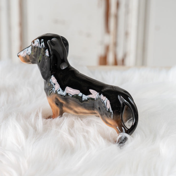 【BESWICK ベスウィック】艶やかな被毛が美しい ミニチュアダックスフンド ドッグフィギュリン /25F