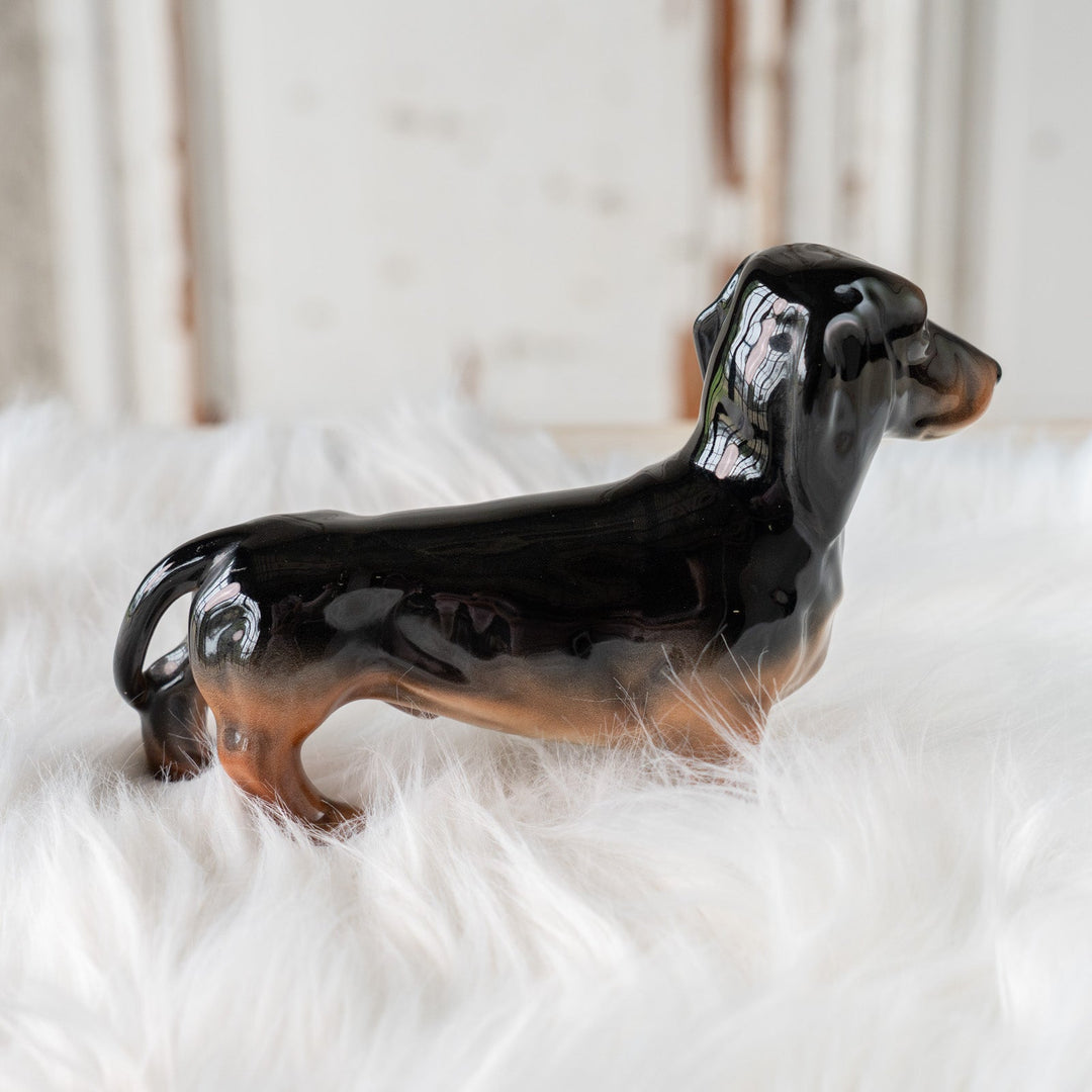 【BESWICK ベスウィック】艶やかな被毛が美しい ミニチュアダックスフンド ドッグフィギュリン /25F