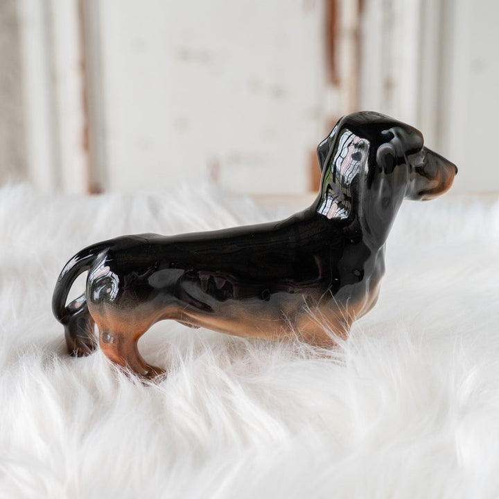 【BESWICK ベスウィック】艶やかな被毛が美しい ミニチュアダックスフンド ドッグフィギュリン /25F