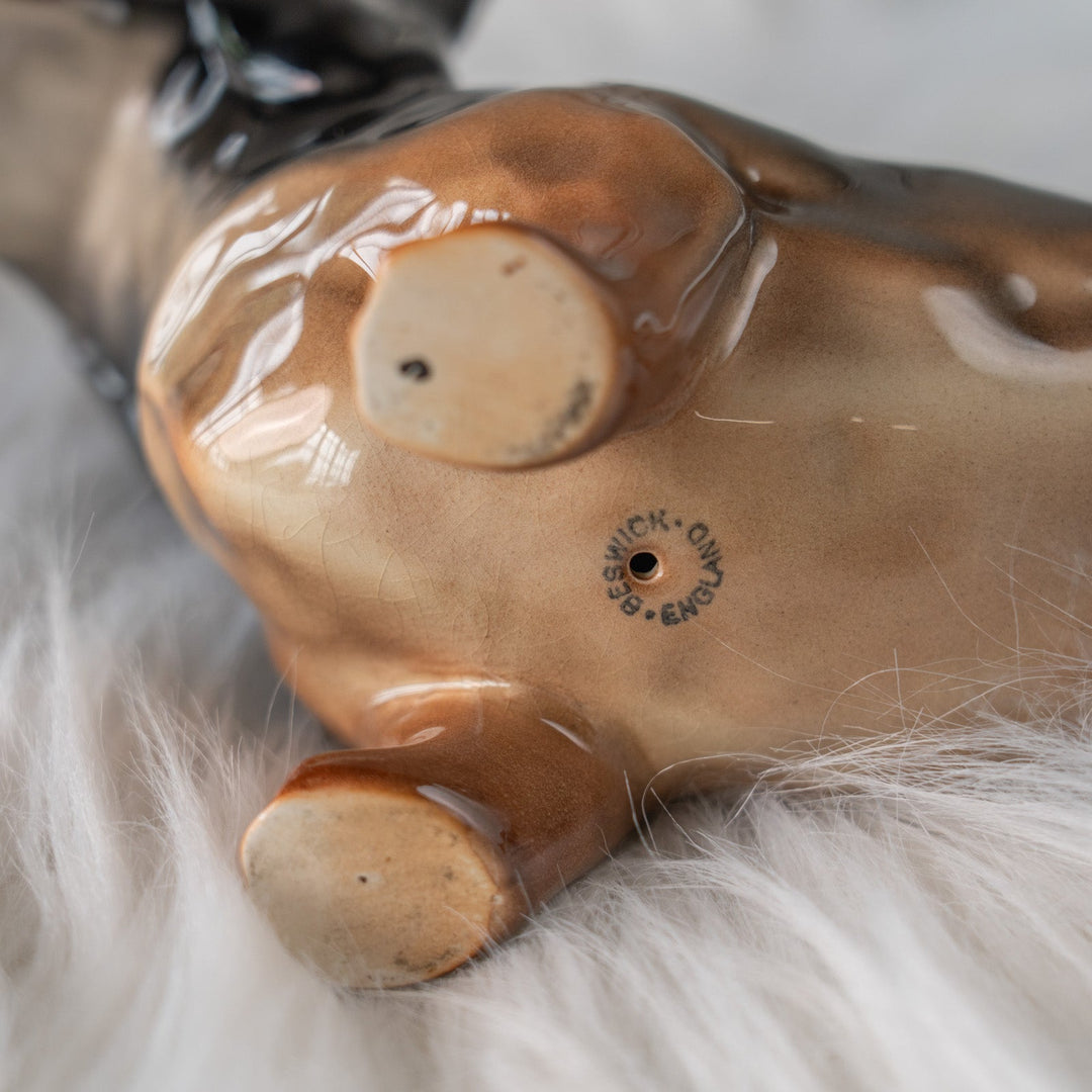 【BESWICK ベスウィック】艶やかな被毛が美しい ミニチュアダックスフンド ドッグフィギュリン /25F