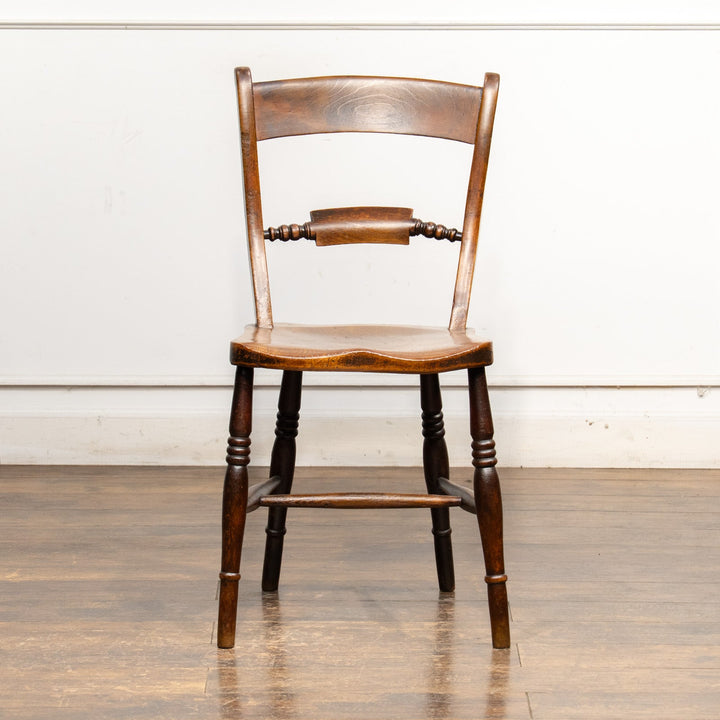 柔らかなシルエットに艶やかな飴色の木肌がぴったり ウィンザー スクロールバックチェア /25G-2