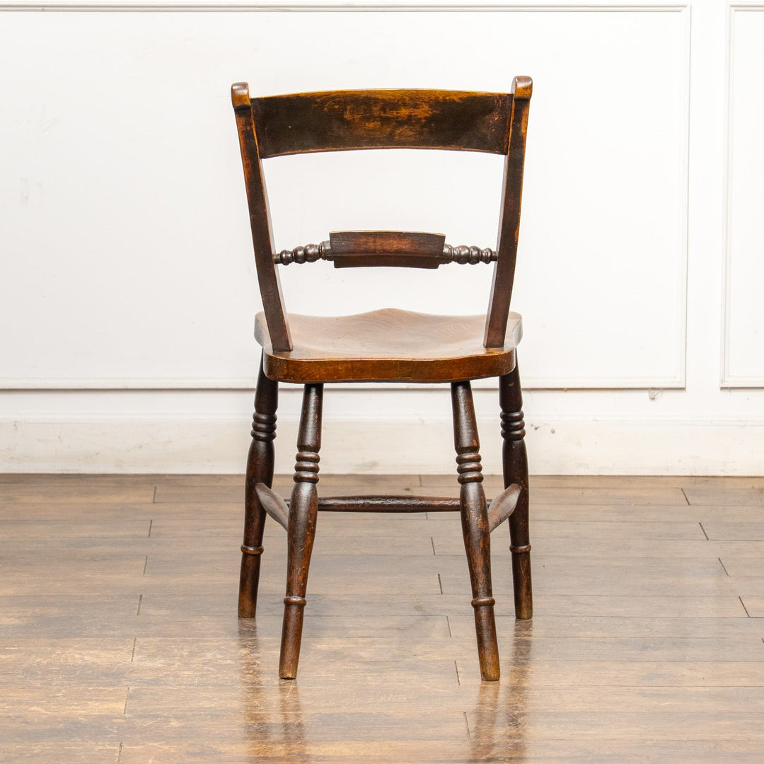 柔らかなシルエットに艶やかな飴色の木肌がぴったり ウィンザー スクロールバックチェア /25G-2