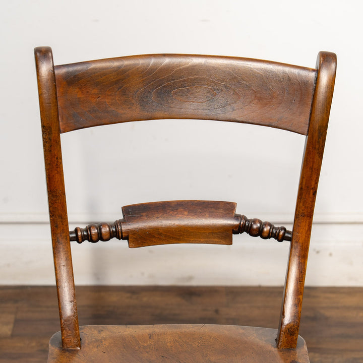 柔らかなシルエットに艶やかな飴色の木肌がぴったり ウィンザー スクロールバックチェア /25G-2