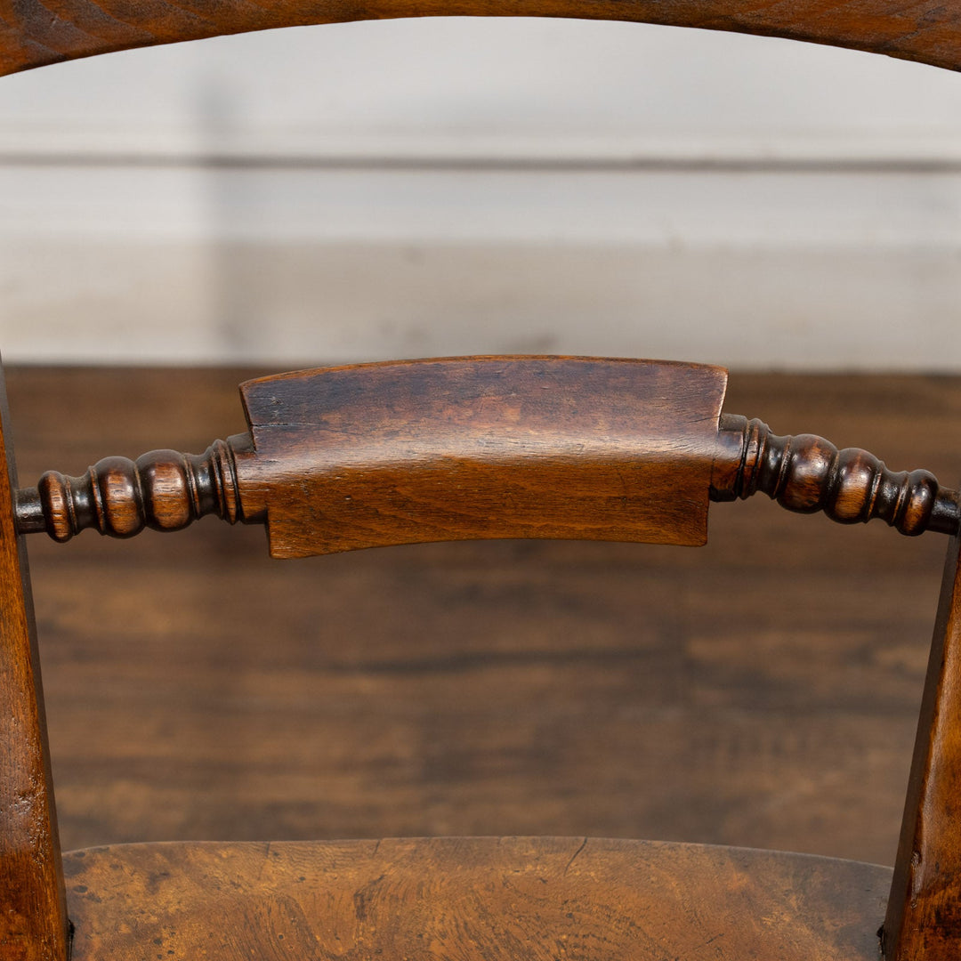 柔らかなシルエットに艶やかな飴色の木肌がぴったり ウィンザー スクロールバックチェア /25G-2