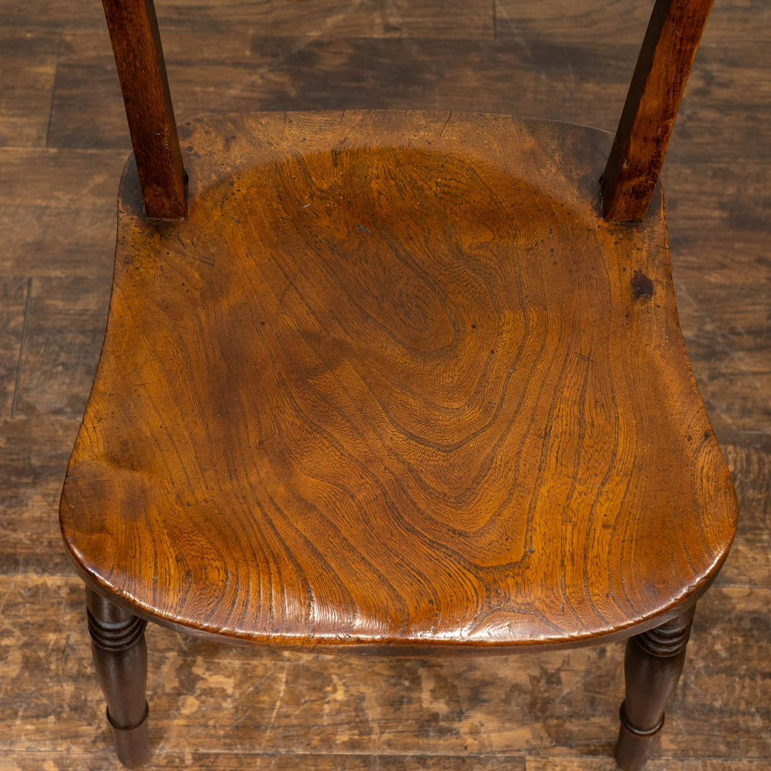 柔らかなシルエットに艶やかな飴色の木肌がぴったり ウィンザー スクロールバックチェア /25G-2