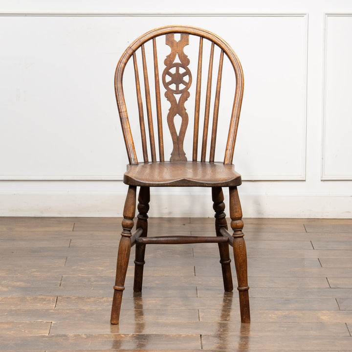 車輪モチーフの透かし彫りが特徴 カントリー家具の定番 ホイールバック ウィンザーチェア /25G-4