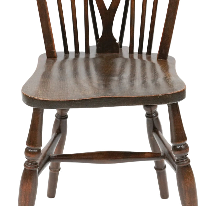 車輪モチーフの透かし彫りが特徴 カントリー家具の定番 ホイールバック ウィンザーチェア /25G-10