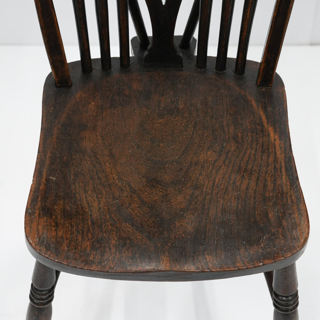 車輪モチーフの透かし彫りが特徴 カントリー家具の定番 ホイールバック ウィンザーチェア /25G-16