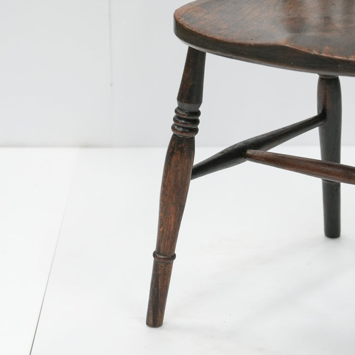 車輪モチーフの透かし彫りが特徴 カントリー家具の定番 ホイールバック ウィンザーチェア /25G-16