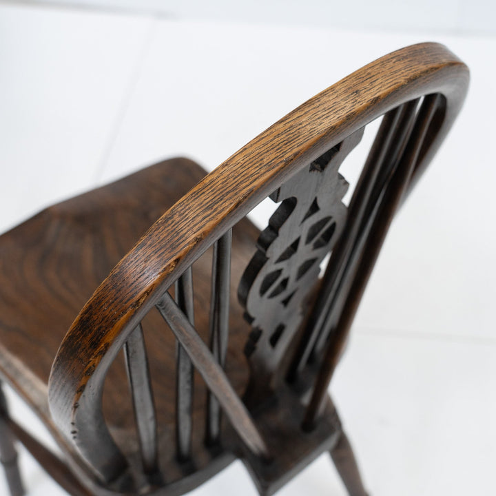 車輪モチーフの透かし彫りが特徴 カントリー家具の定番 ホイールバック ウィンザーチェア /25G-17