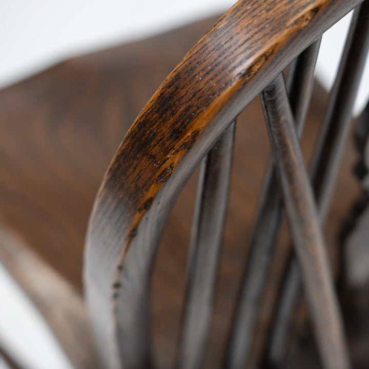 車輪モチーフの透かし彫りが特徴 カントリー家具の定番 ホイールバック ウィンザーチェア /25G-17