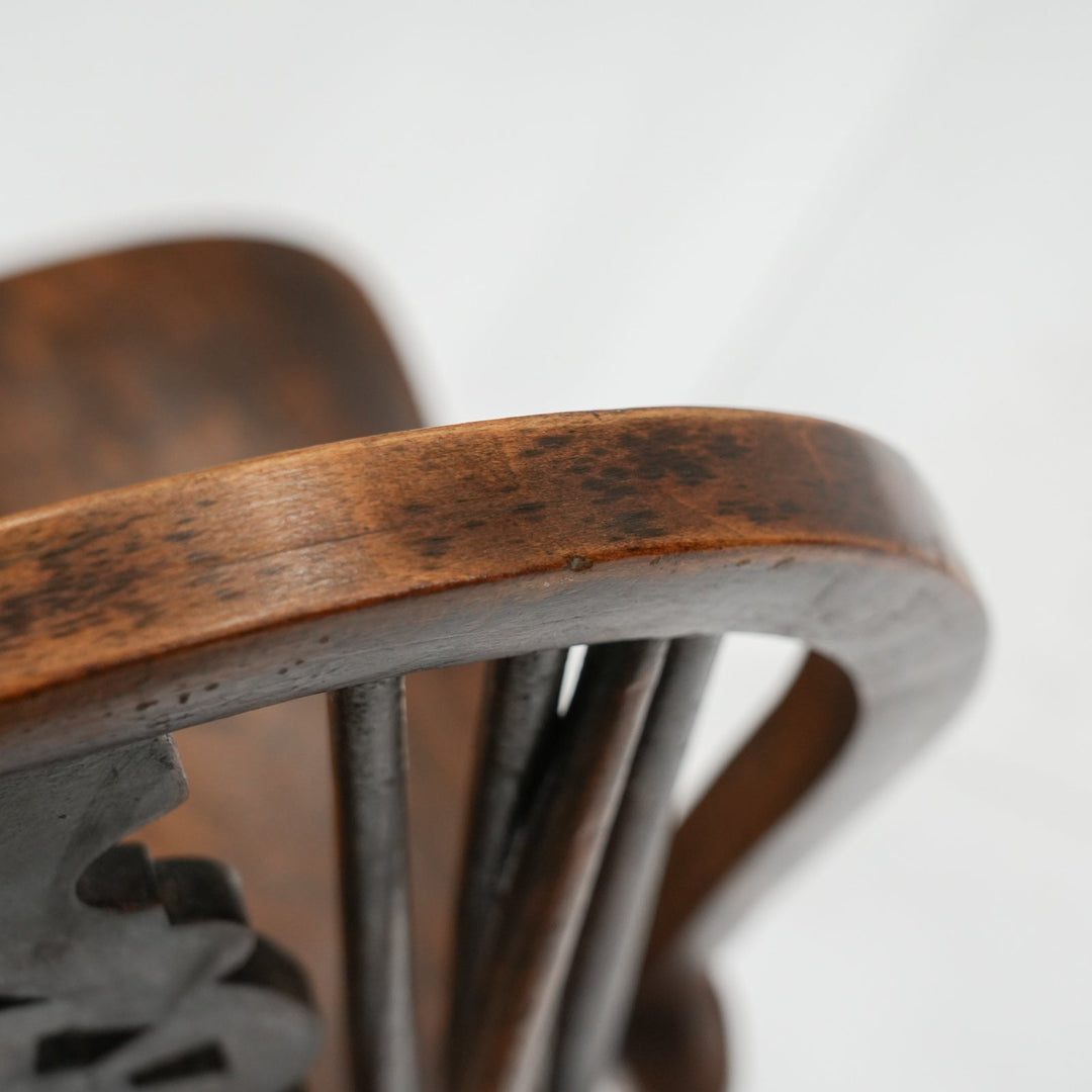 車輪モチーフの透かし彫りが特徴 カントリー家具の定番 ホイールバック ウィンザーチェア /25G-18