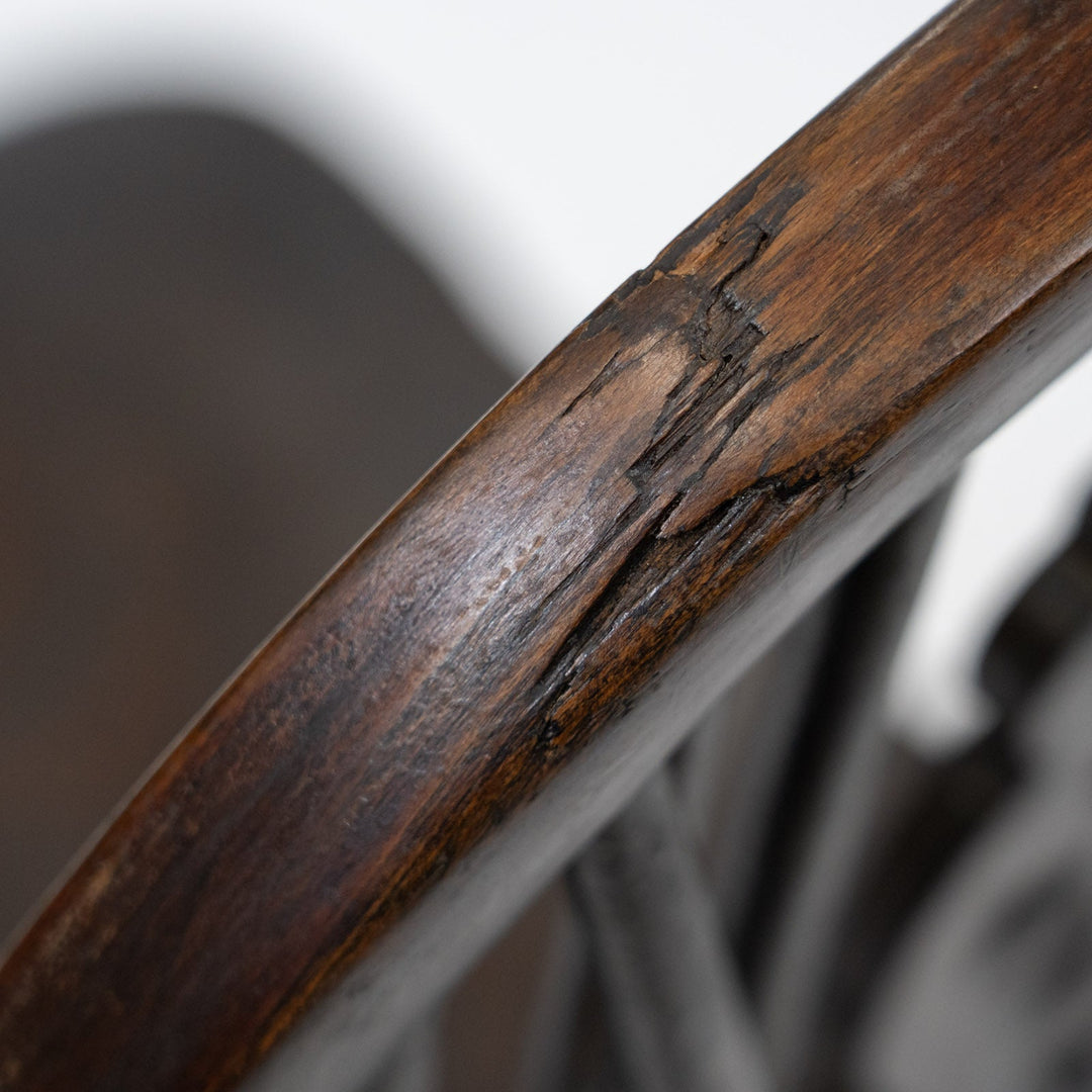 車輪モチーフの透かし彫りが特徴 カントリー家具の定番 ホイールバック ウィンザーチェア /25G-19