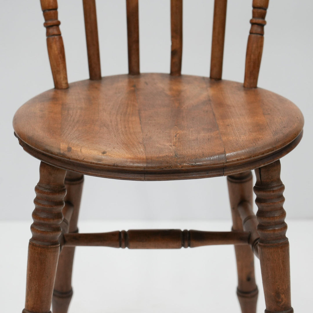 優雅な曲線が描く素朴で独特な美しさ アイベックスチェア /25G-2