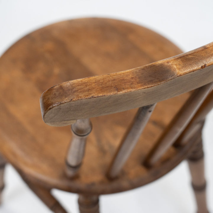 優雅な曲線が描く素朴で独特な美しさ アイベックスチェア /25G-2