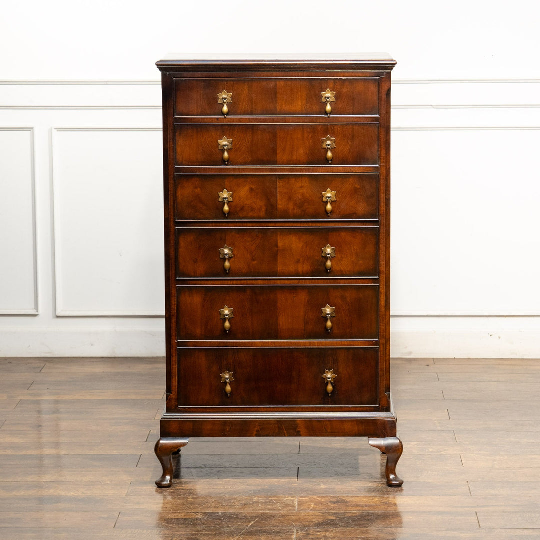 華やかなドロップハンドルやカブリオールレッグなど気品を感じる佇まい 6段チェスト /25G