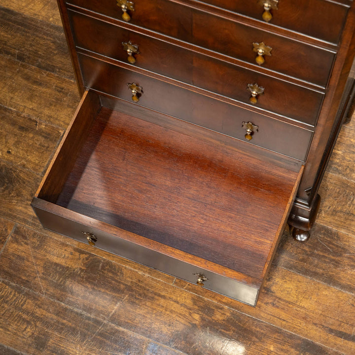 華やかなドロップハンドルやカブリオールレッグなど気品を感じる佇まい 6段チェスト /25G