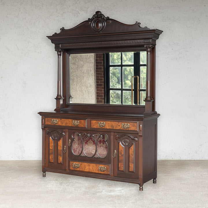 伝統的なカルトューシュやギロッシュなどの装飾が美しい レアモデル ミラーバックサイドボード /25G