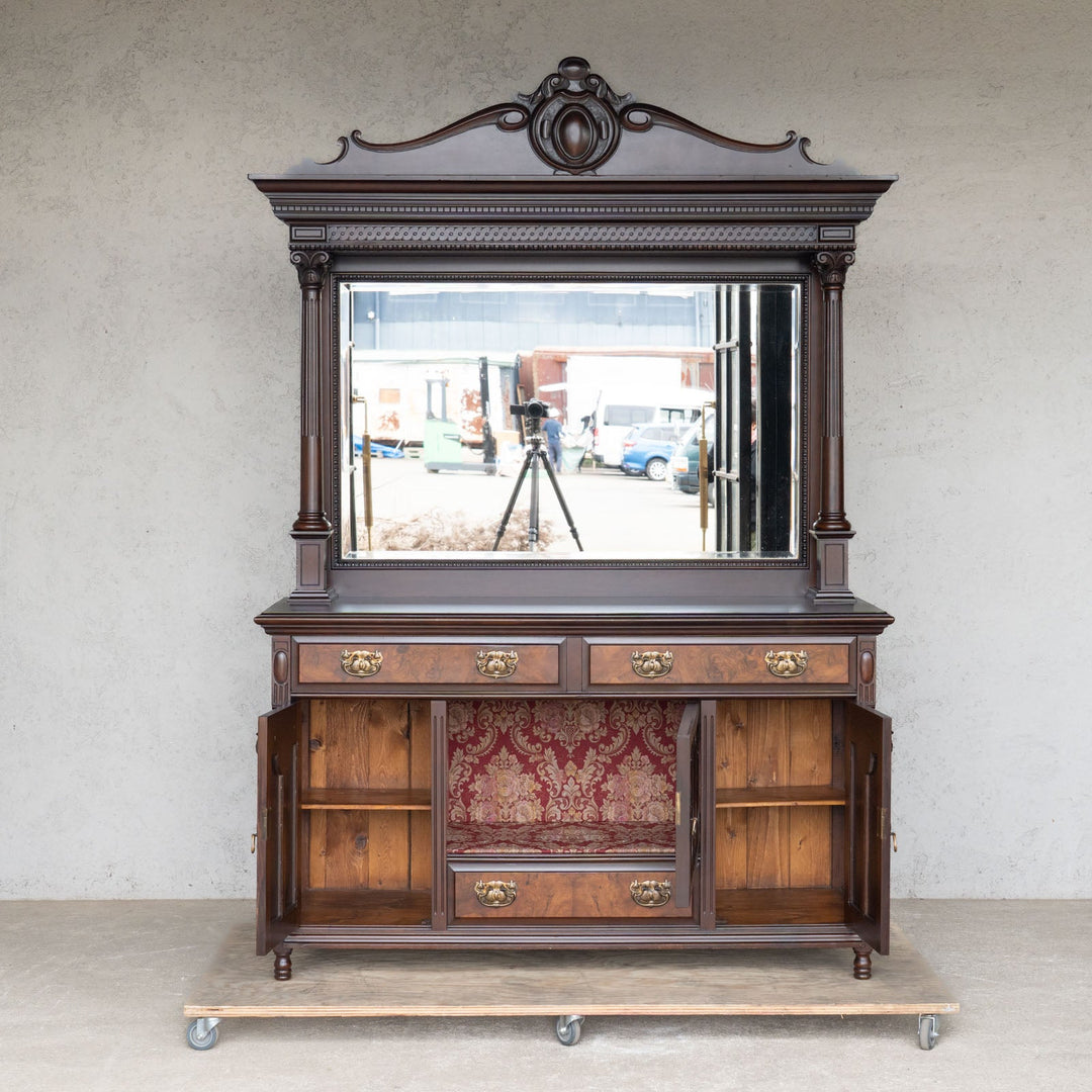 伝統的なカルトューシュやギロッシュなどの装飾が美しい レアモデル ミラーバックサイドボード /25G