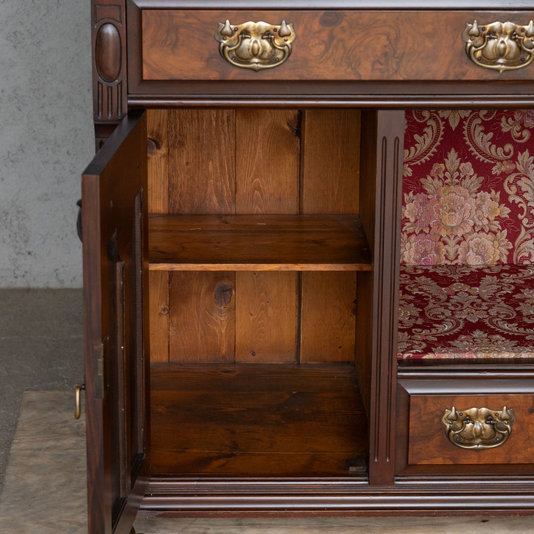 伝統的なカルトューシュやギロッシュなどの装飾が美しい レアモデル ミラーバックサイドボード /25G