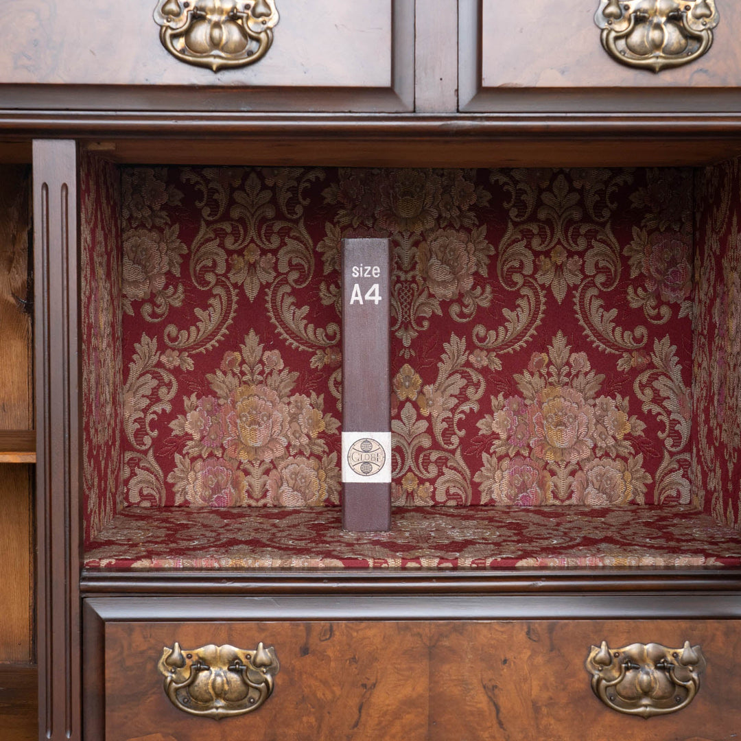 伝統的なカルトューシュやギロッシュなどの装飾が美しい レアモデル ミラーバックサイドボード /25G