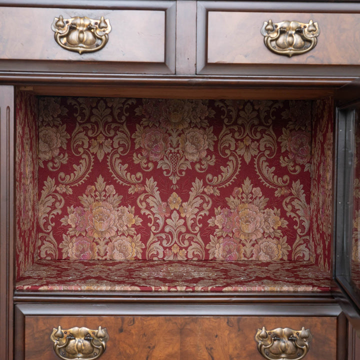 伝統的なカルトューシュやギロッシュなどの装飾が美しい レアモデル ミラーバックサイドボード /25G