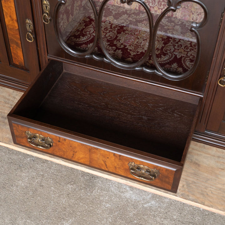 伝統的なカルトューシュやギロッシュなどの装飾が美しい レアモデル ミラーバックサイドボード /25G