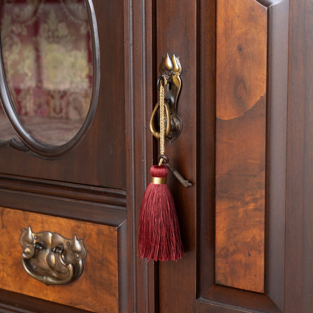 伝統的なカルトューシュやギロッシュなどの装飾が美しい レアモデル ミラーバックサイドボード /25G