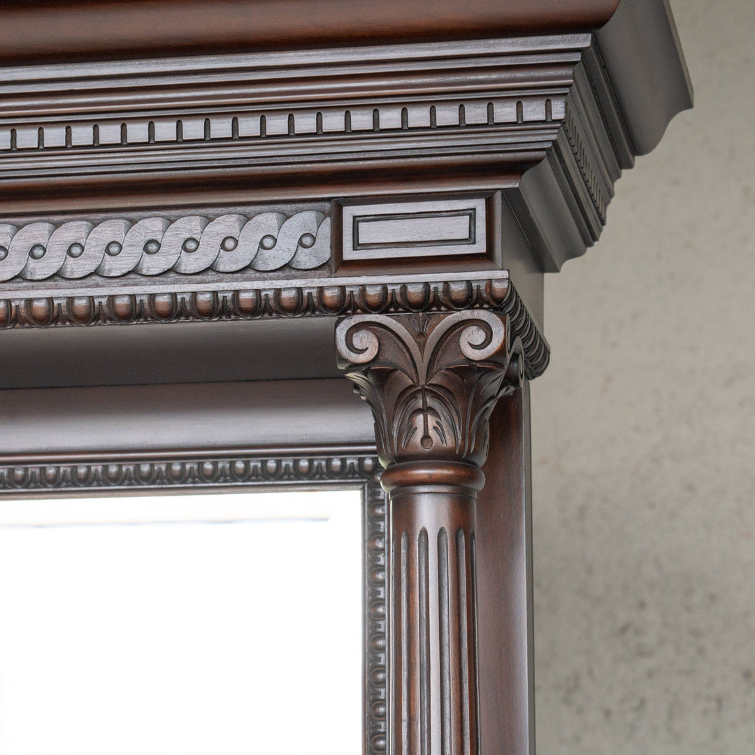 伝統的なカルトューシュやギロッシュなどの装飾が美しい レアモデル ミラーバックサイドボード /25G