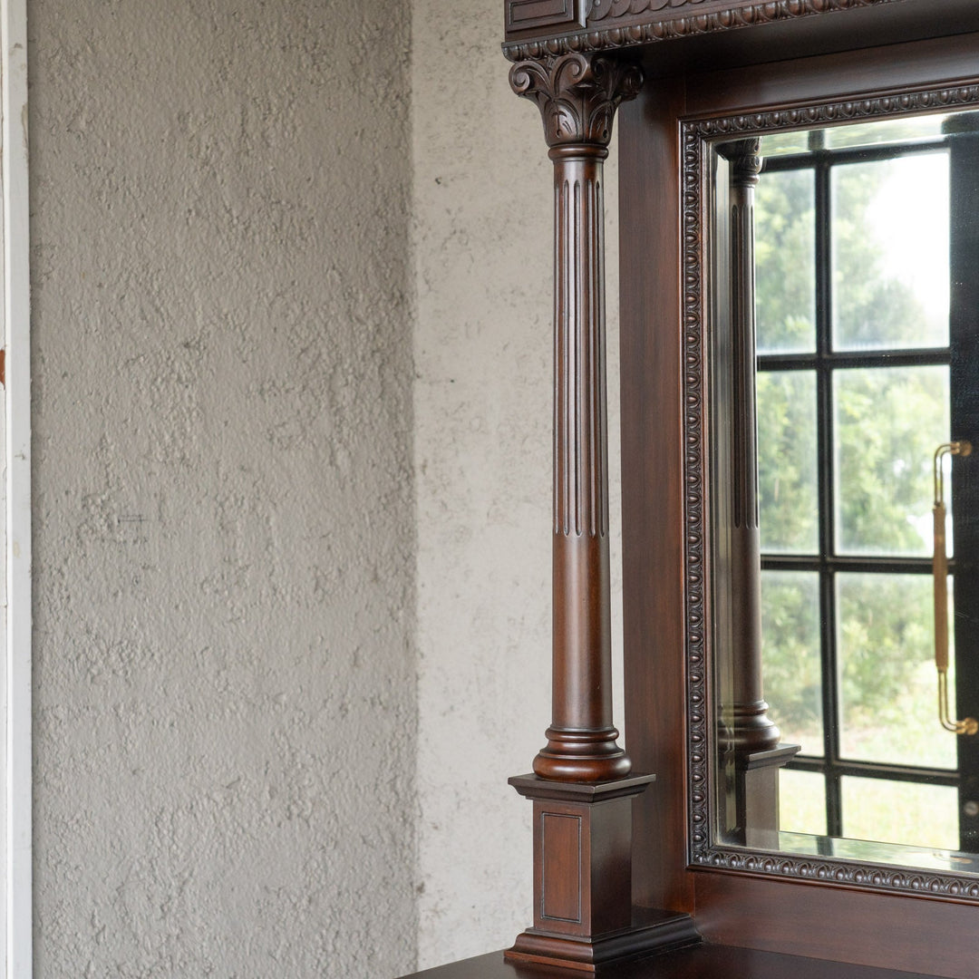 伝統的なカルトューシュやギロッシュなどの装飾が美しい レアモデル ミラーバックサイドボード /25G