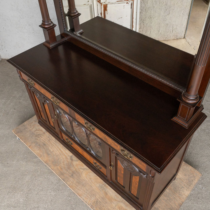 伝統的なカルトューシュやギロッシュなどの装飾が美しい レアモデル ミラーバックサイドボード /25G