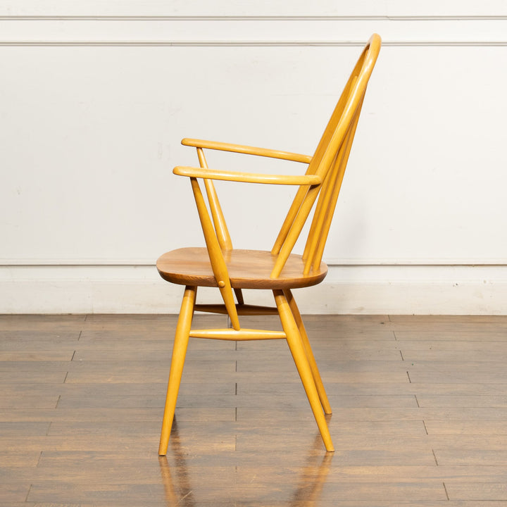 英国【ERCOL アーコール】曲げ木の技術を活かした高い背もたれとアームでゆったり寛げる クエーカーアームチェア 365A Windsor ウインザー /25G-3