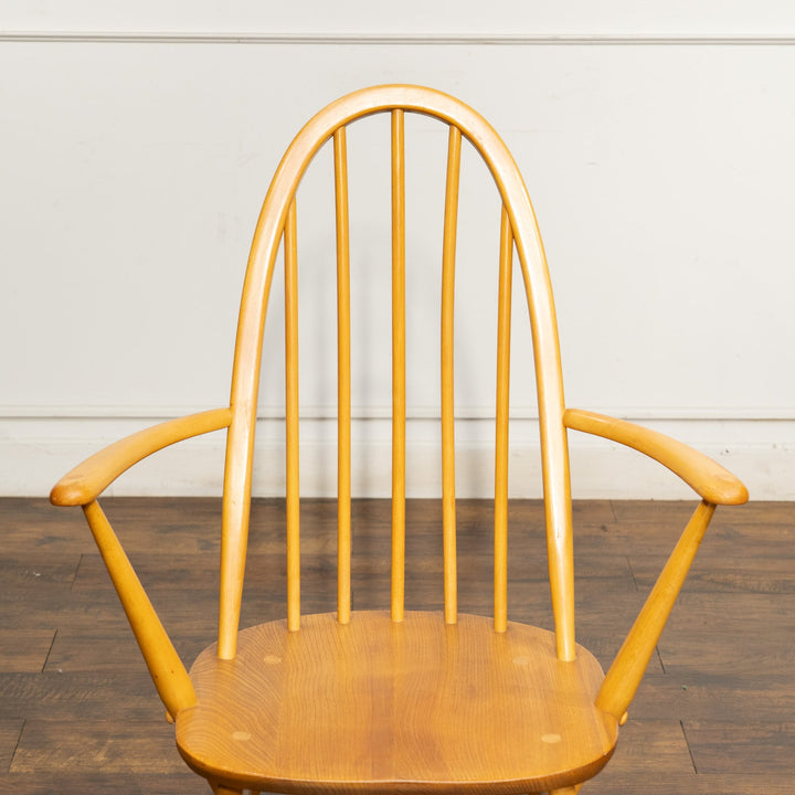 英国【ERCOL アーコール】曲げ木の技術を活かした高い背もたれとアームでゆったり寛げる クエーカーアームチェア 365A Windsor ウインザー /25G-3
