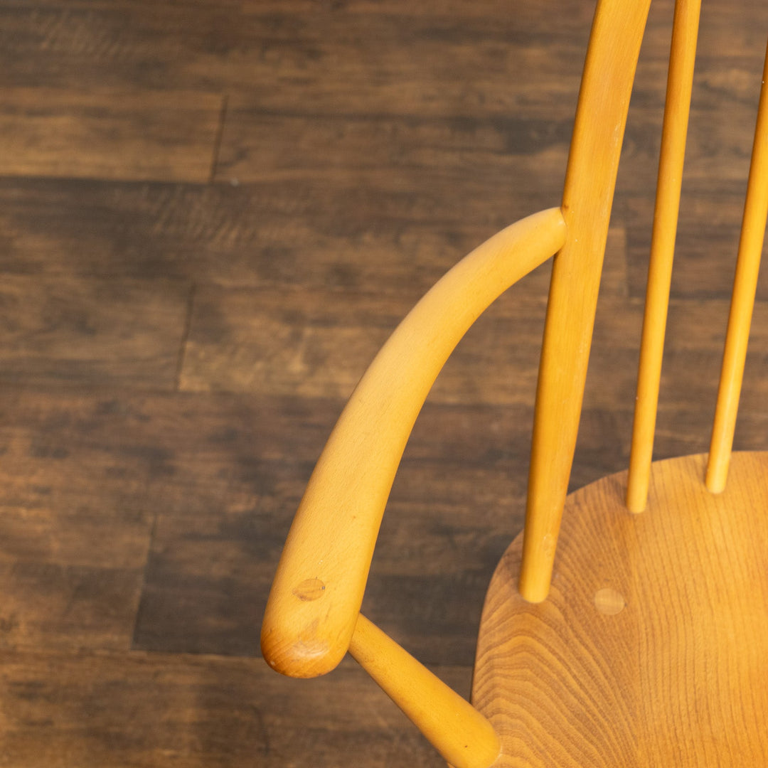 英国【ERCOL アーコール】曲げ木の技術を活かした高い背もたれとアームでゆったり寛げる クエーカーアームチェア 365A Windsor ウインザー /25G-3