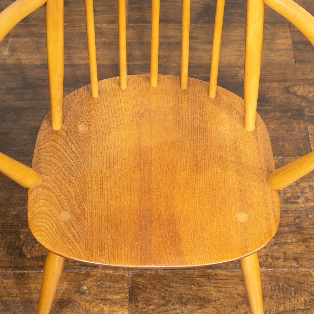 英国【ERCOL アーコール】曲げ木の技術を活かした高い背もたれとアームでゆったり寛げる クエーカーアームチェア 365A Windsor ウインザー /25G-3
