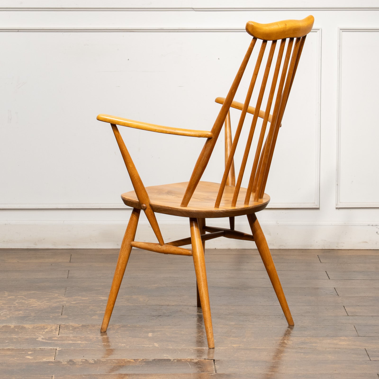英国【ERCOL アーコール】スラッとしたハイバックが特徴的 ウィンザー