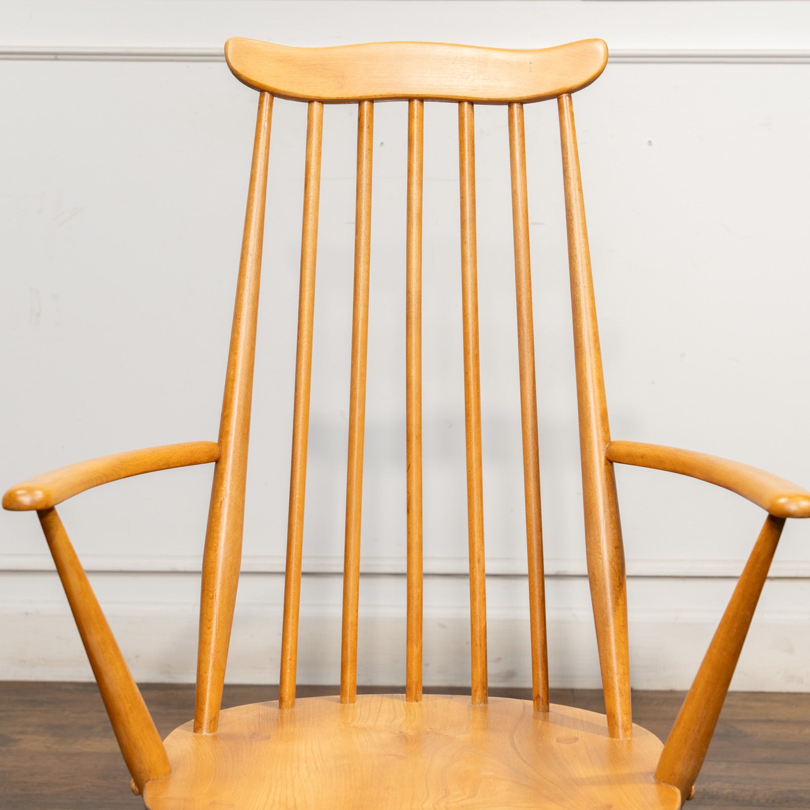 英国【ERCOL アーコール】スラッとしたハイバックが特徴的 ウィンザー