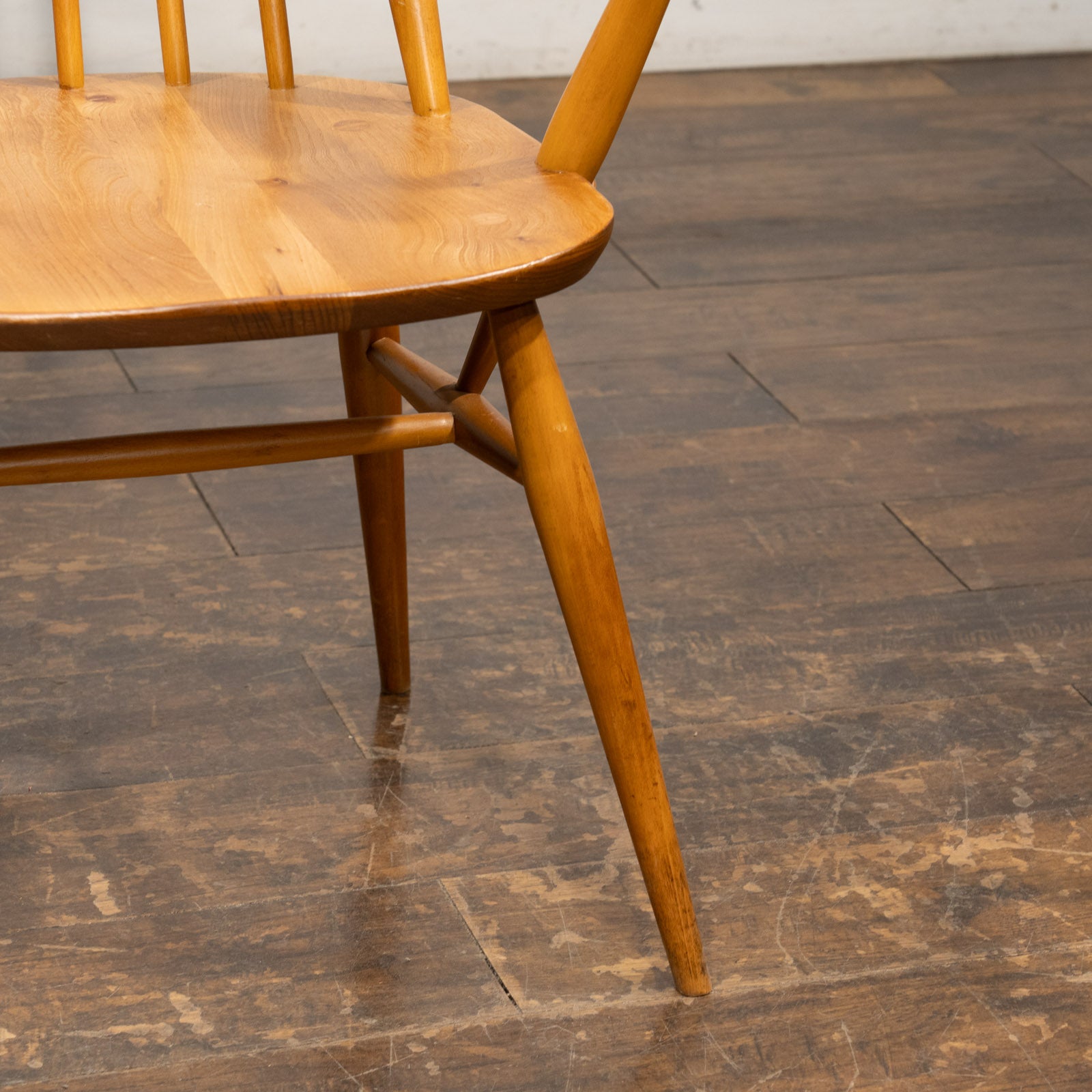 英国【ERCOL アーコール】スラッとしたハイバックが特徴的 ウィンザー