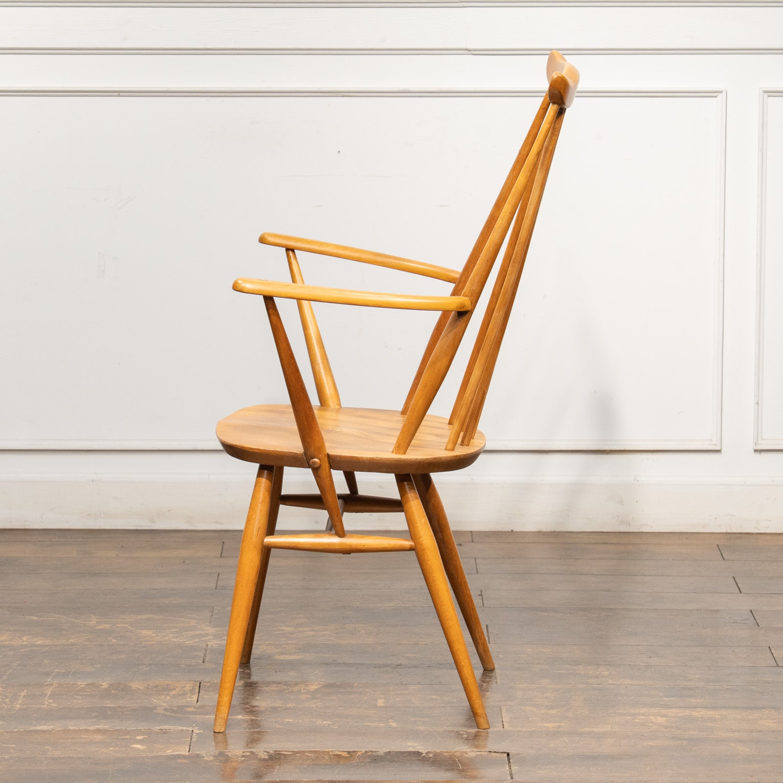 英国【ERCOL アーコール】スラッとしたハイバックが特徴的 ウィンザー
