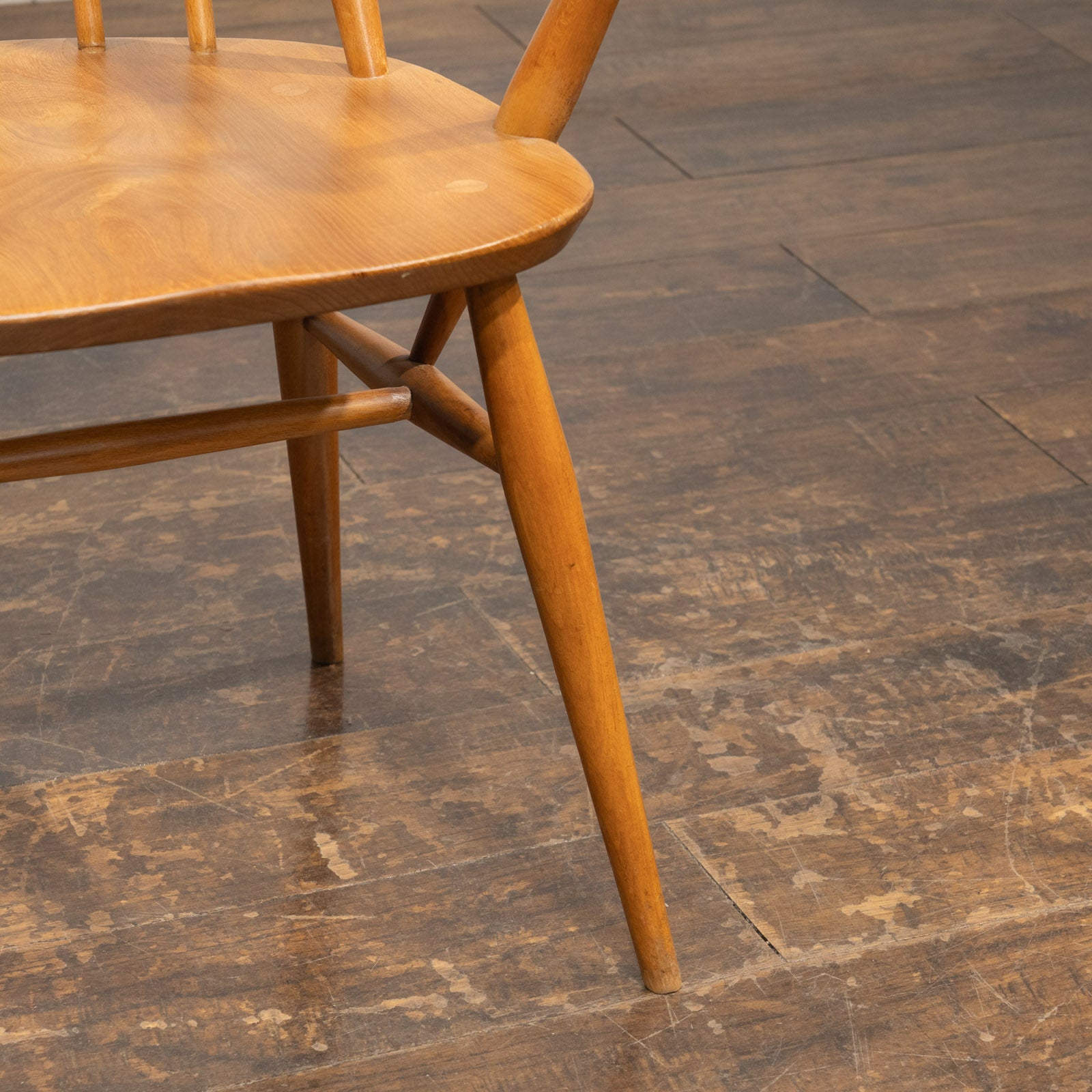 英国【ERCOL アーコール】スラッとしたハイバックが特徴的 ウィンザー