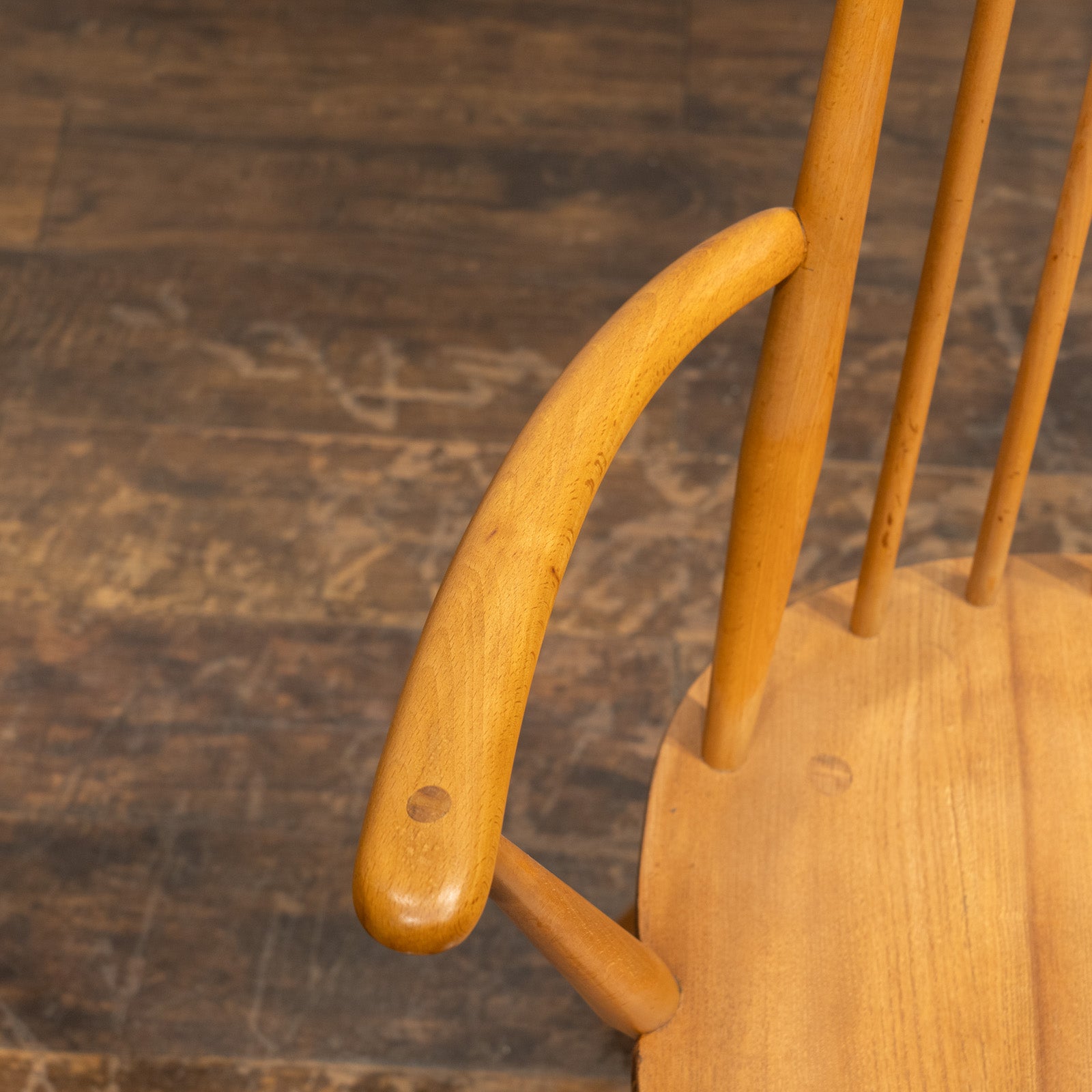 英国【ERCOL アーコール】スラッとしたハイバックが特徴的 ウィンザー