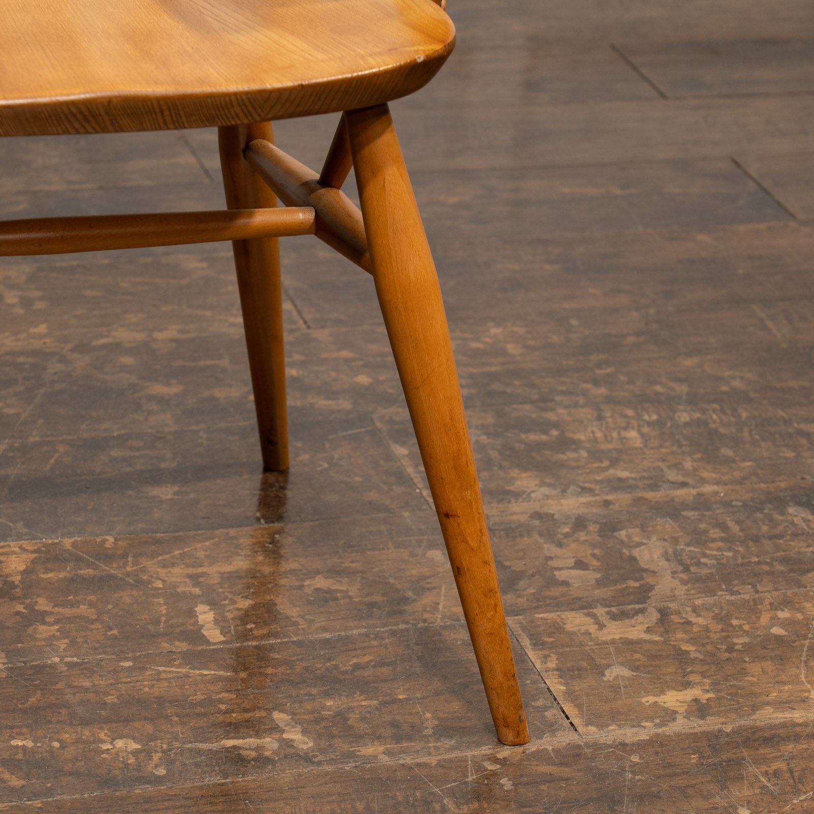英国【ERCOL アーコール】スラッとしたハイバックが特徴的 ウィンザー