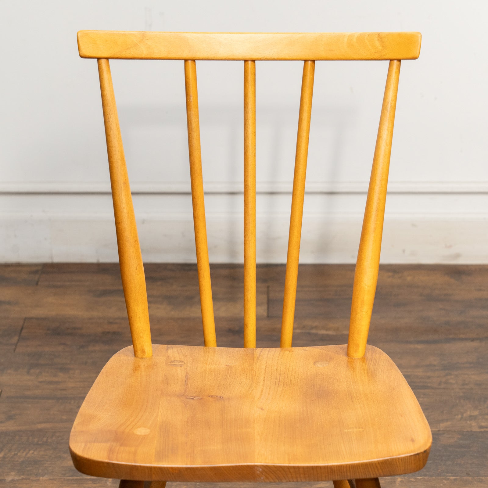 英国【ERCOL アーコール】シンプルで直線的なデザイン ウィンザー