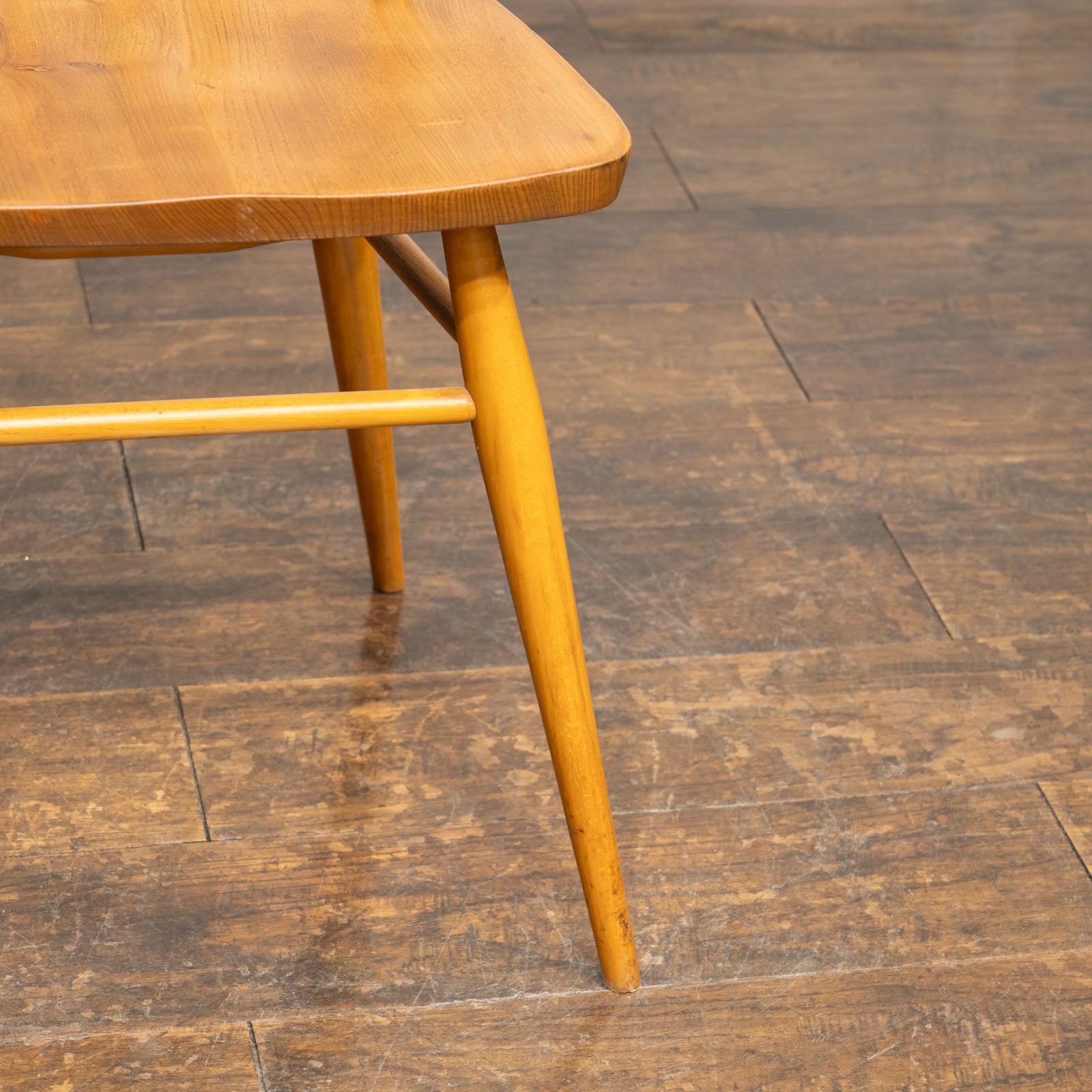 英国【ERCOL アーコール】シンプルで直線的なデザイン ウィンザー